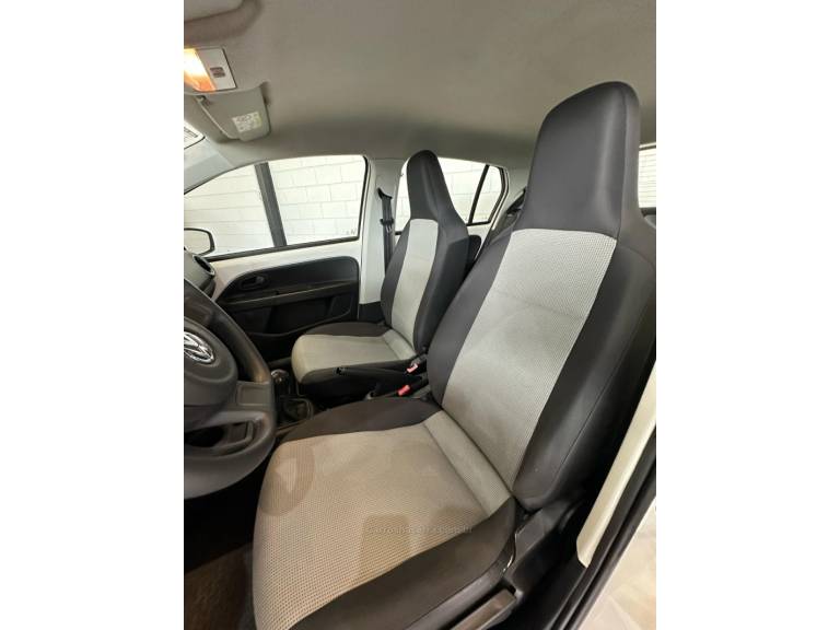 VOLKSWAGEN - UP - 2014/2015 - Branca - R$ 40.900,00