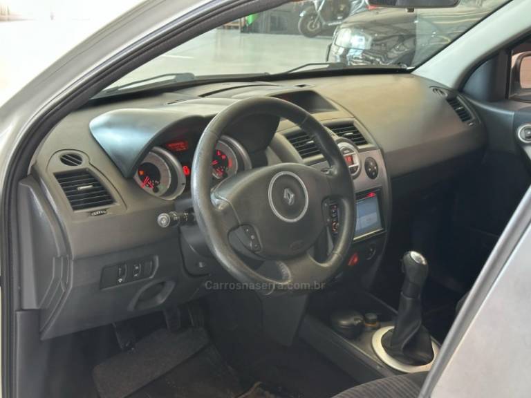 RENAULT - MÉGANE - 2012/2012 - Branca - R$ 36.900,00
