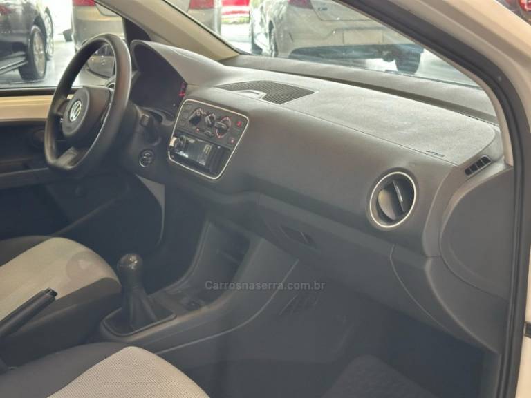 VOLKSWAGEN - UP - 2014/2015 - Branca - R$ 40.900,00