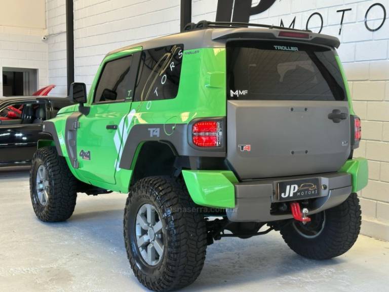 TROLLER - T4 BOLD - 2014/2015 - Verde - R$ 189.900,00