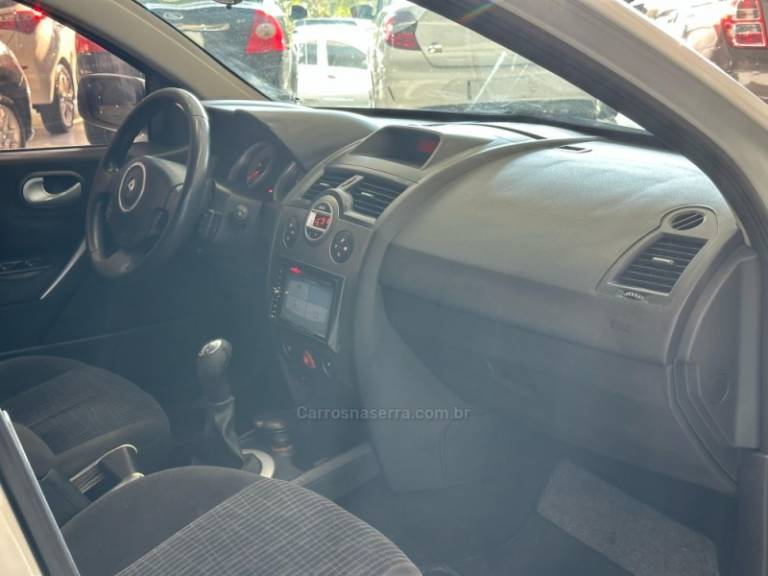 RENAULT - MÉGANE - 2012/2012 - Branca - R$ 36.900,00