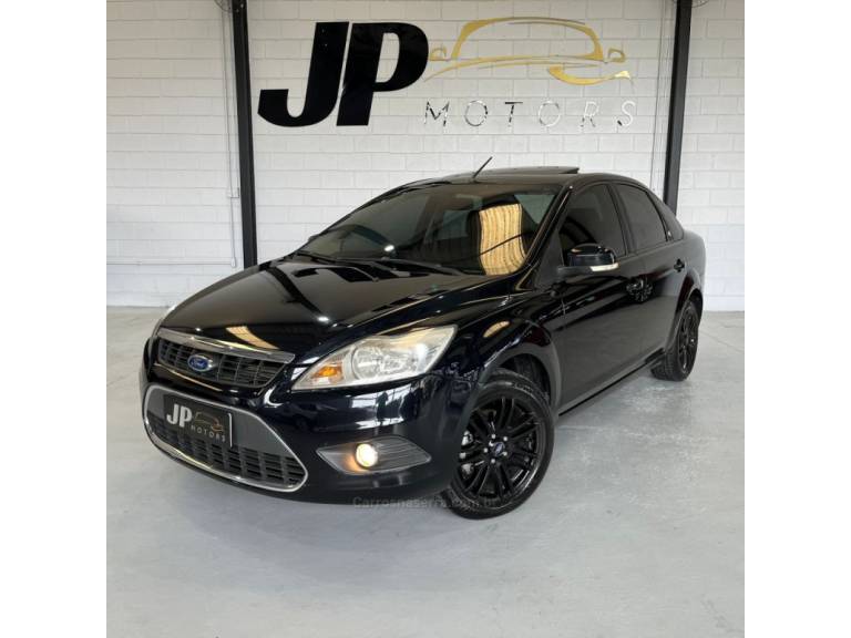 FORD - FOCUS - 2010/2011 - Preta - R$ 46.900,00