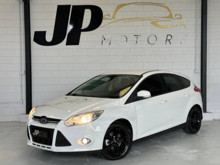 FORD - FOCUS - 2015/2015 - Branca - R$ 56.900,00