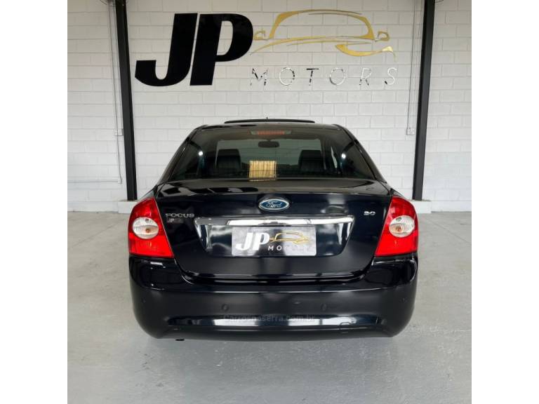 FORD - FOCUS - 2010/2011 - Preta - R$ 46.900,00
