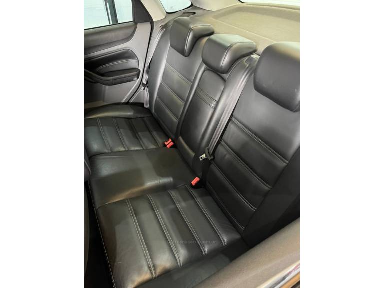 FORD - FOCUS - 2010/2011 - Preta - R$ 46.900,00