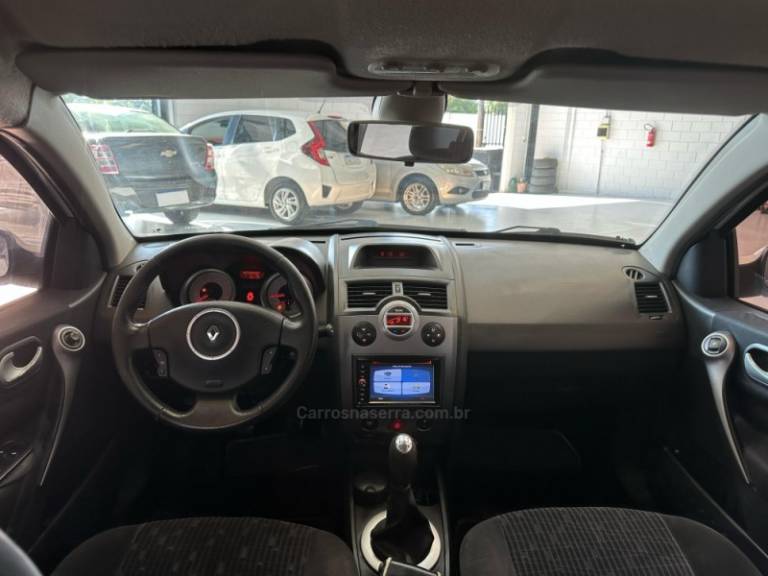 RENAULT - MÉGANE - 2012/2012 - Branca - R$ 36.900,00